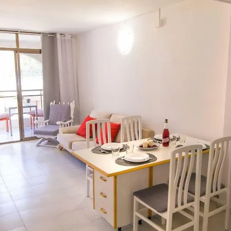 Amplio Apartamento Con Piscina Comunitaria * Calella